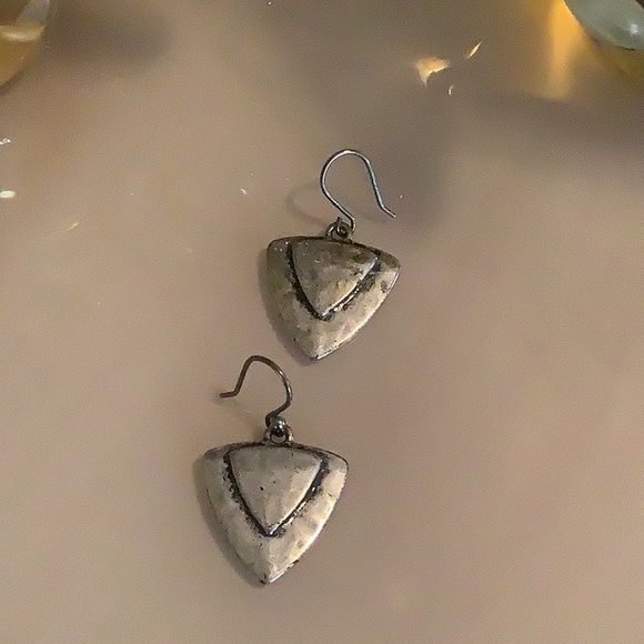 Lucky Brand Minimalist silver hammered triangle shape Earrings Wires - Picture 3 of 4
